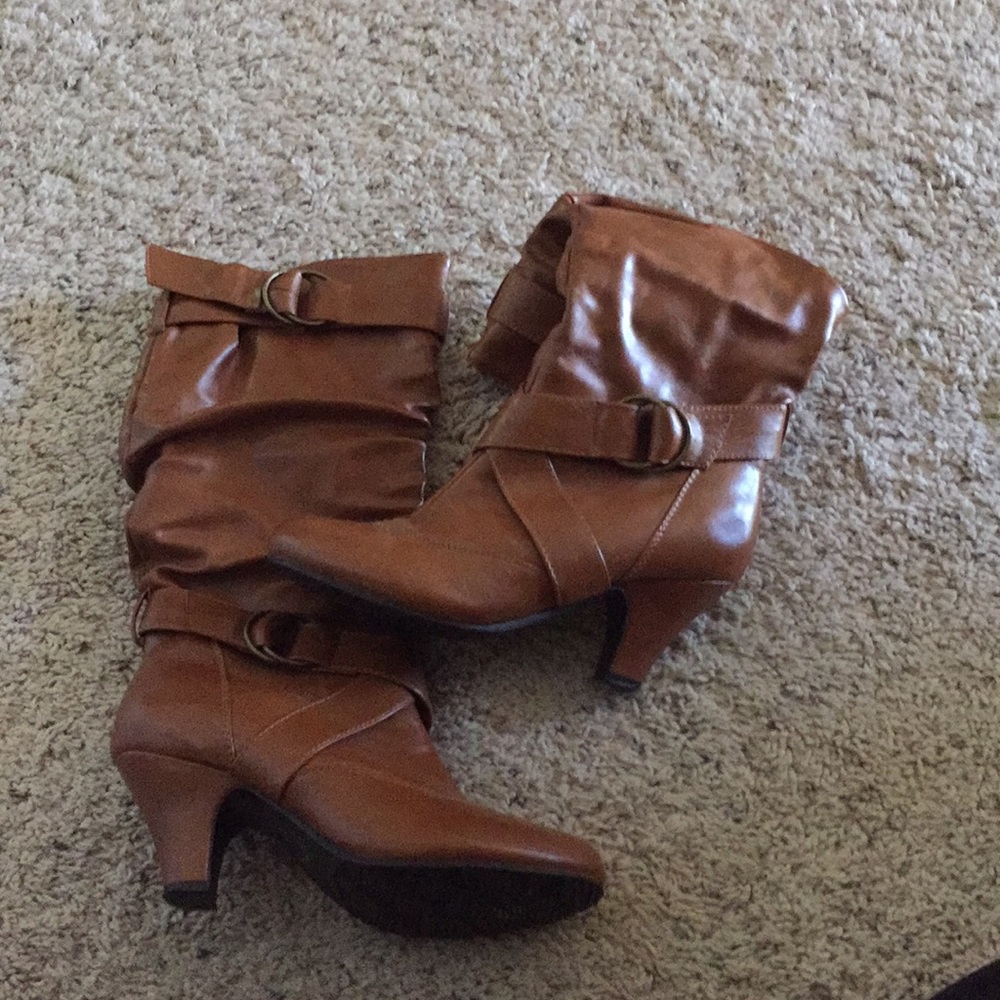 Tan boots w/ heel